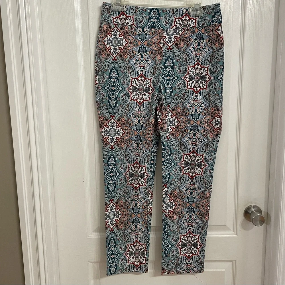 Chico's So Slimming Brigitte Ankle Medallion Pull On Pants Slim Leg Size 6 NWT